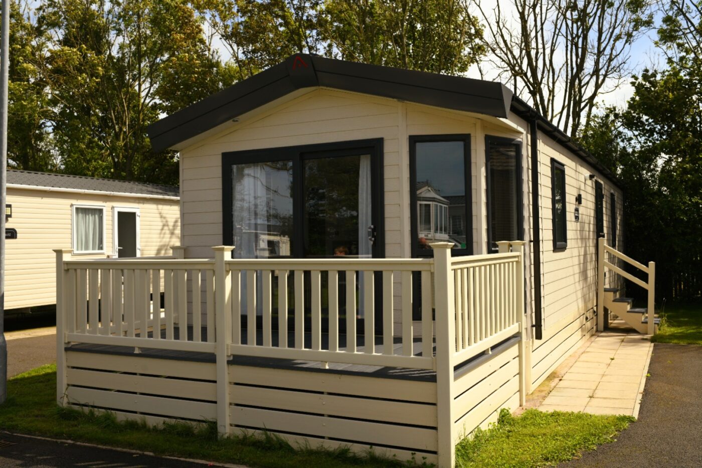 Atlas Sherwood Lodge located on prime new development 40ft x 14ft Tarmac drive with side garden 2 Bedroom